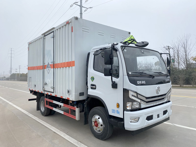 楚勝牌CSC5095XZW6雜項(xiàng)危險物品廂式運(yùn)輸車