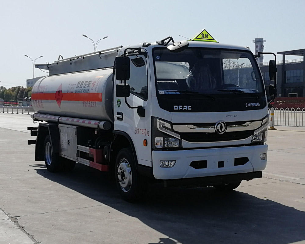 楚勝牌CSC5125GYY6AC型運(yùn)油車